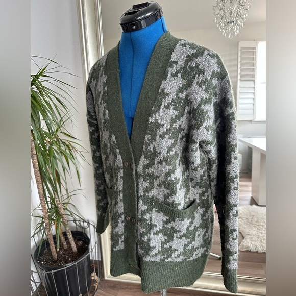 Madewell Allston Houndstooth Double-button Wool Blend Oversized Cardigan Sweater - Picture 4 of 13